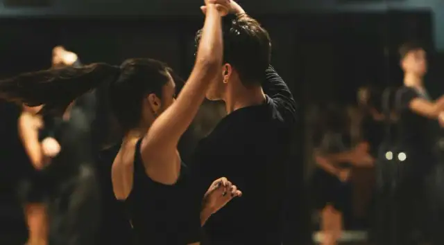 Jak się ubrać na kurs tańca, aby czuć się komfortowo i swobodnie