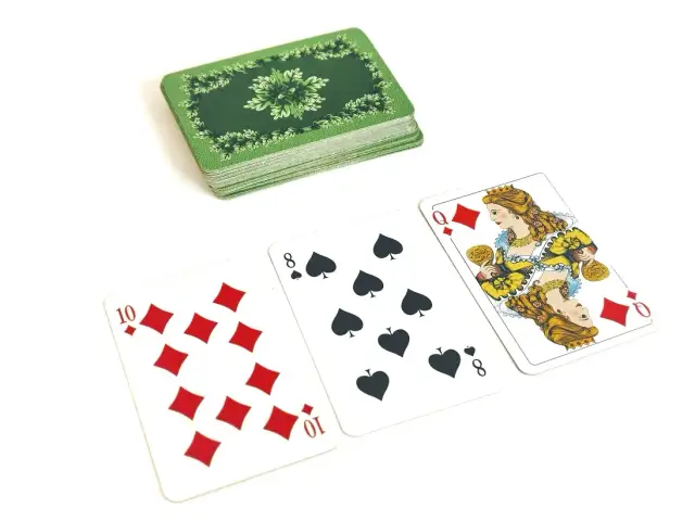 Jak się gra w oczko - proste zasady, które musisz poznać na początek