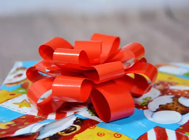 Kokarda na prezent DIY: Proste triki i efekt "WOW"!