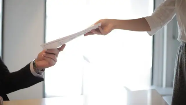 Jak sprawdzić wpis hipoteki do księgi wieczystej i uniknąć problemów z nieruchomością