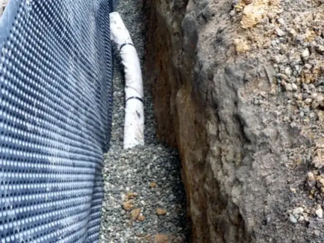 Odwodnienie budynku: Drenaż opaskowy krok po kroku + koszty