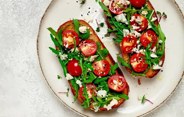 Wegańskie obiady: Szybkie, tanie i sycące pomysły na każdy dzień