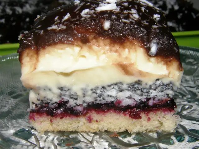 Prosty przepis na ciasto Pijak bez pieczenia, które zachwyci wszystkich