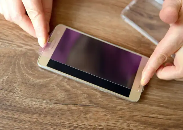 Jak ściągnąć szkło z aparatu bez uszkodzeń i frustracji