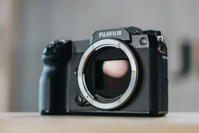 Aparaty średnioformatowe Fuji GFX: Dlaczego warto je wybrać?
