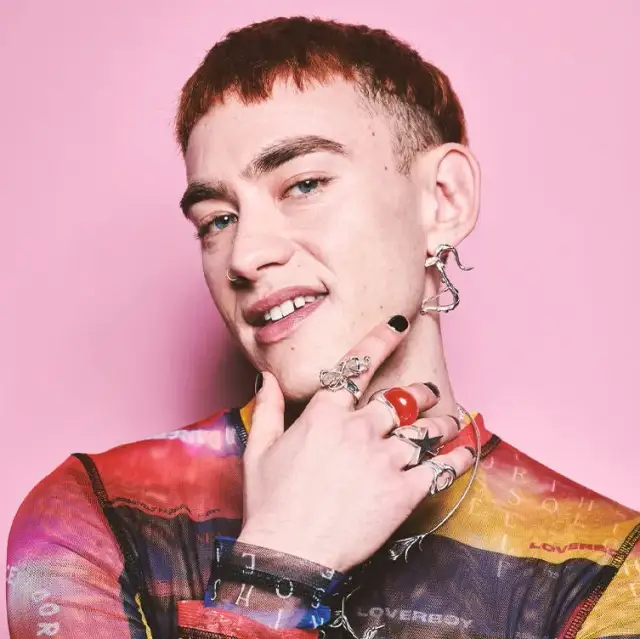 Olly Alexander: Od aktora do króla popu. Poznajemy jego historię