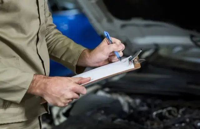 Jak zostać rzeczoznawcą samochodowym - wymagania i kroki do sukcesu