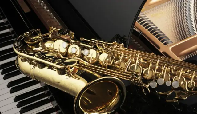 Jak wybrać idealny saksofon prosty? 5 rzeczy, na które musisz uważać