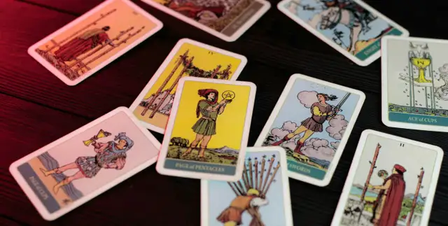Ile kosztują karty tarota? Ceny, które mogą cię zaskoczyć