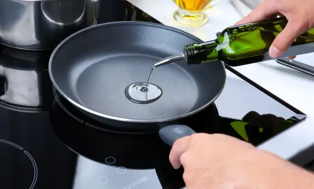 Oliwa rafinowana co to znaczy? Różnice i zastosowania w kuchni