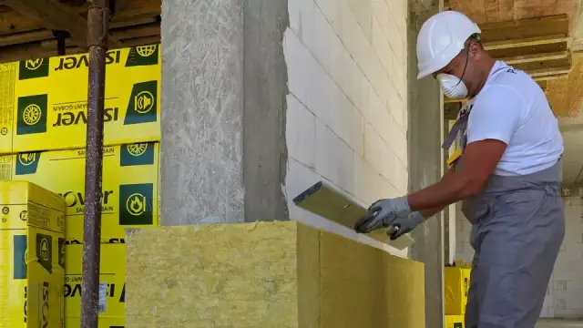 Jaki tynk na wełnę? Wybierz najlepsze rozwiązania dla izolacji