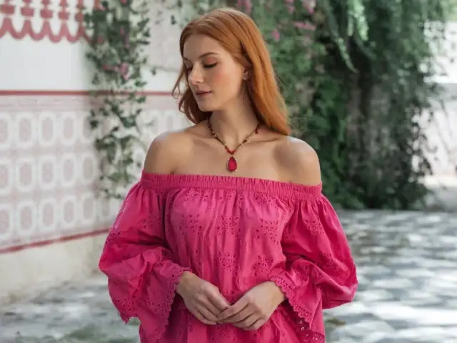 Jak nosić bluzki hiszpanki - stylowe pomysły na wyjątkowe stylizacje