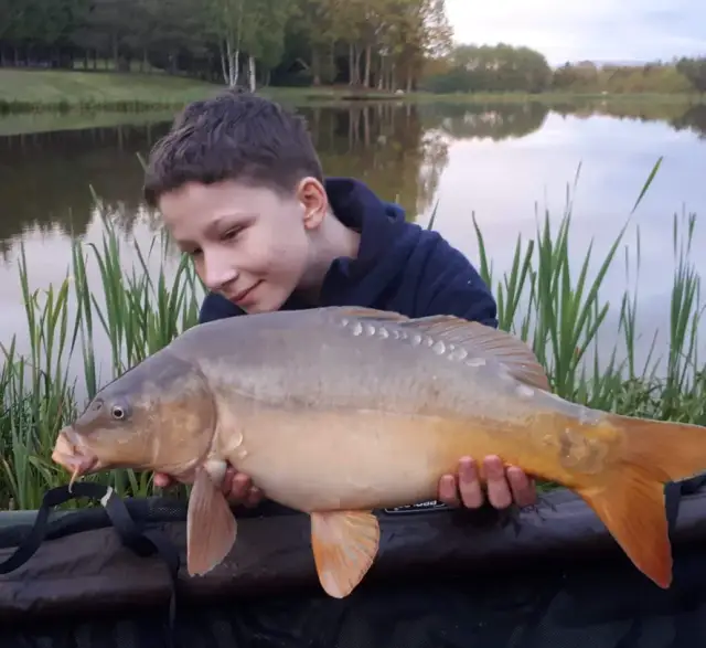 Najlepsze jeziora wędkarskie w Polsce: Gdzie złowić największe ryby