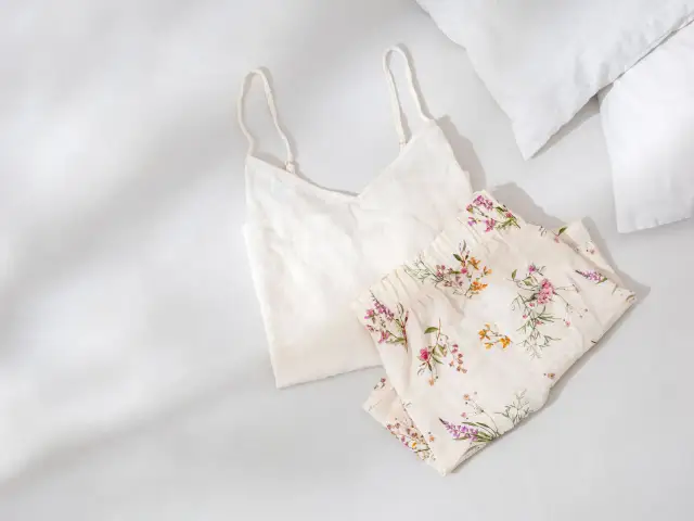 Biały stanik znów jak nowy? Wybielanie biustonosza krok po kroku.