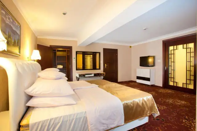 Hotel Gołębiewski Karpacz: 1100 pokoi i monumentalna skala. Czy to dla Ciebie?