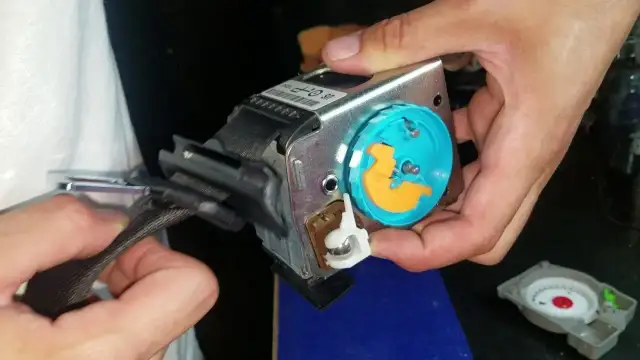 Jak odblokować zablokowany pas bezpieczeństwa - proste sposoby na problem