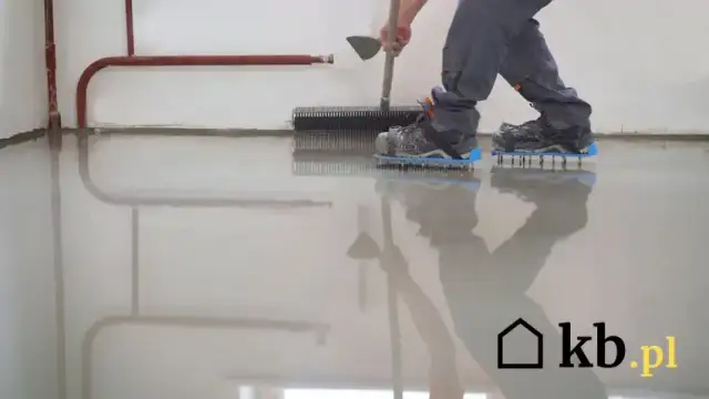 Posadzka samopoziomująca: Ile schnie? Ekspert radzi, jak przyspieszyć