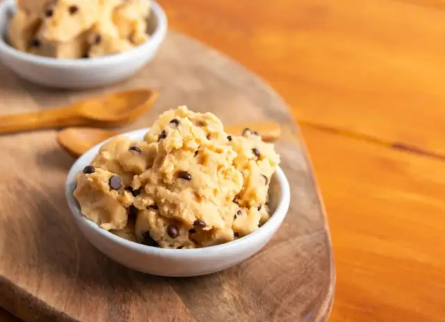 Jadalne cookie dough: Bezpieczne przepisy i gotowe rozwiązania