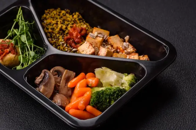 Catering dietetyczny: Co to? Czy dieta pudełkowa jest dla Ciebie?