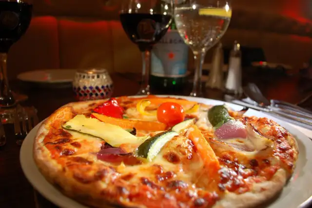 Co jeść do wódki, aby uniknąć kaca i cieszyć się imprezą