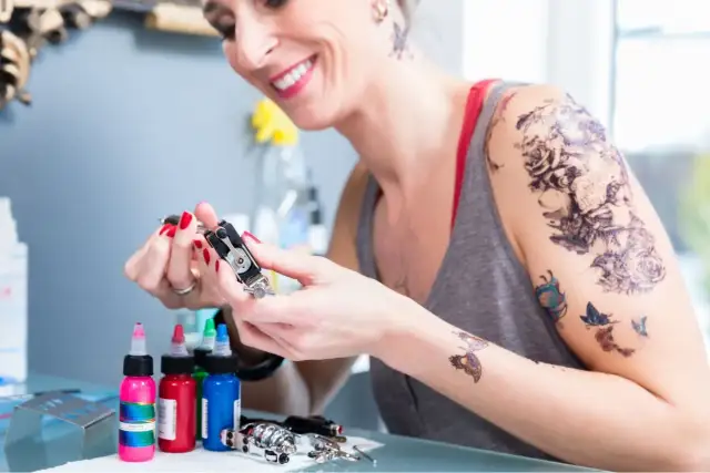 Świeży tatuaż a Nivea: Czy to bezpieczne? Sprawdź, co radzi ekspert.