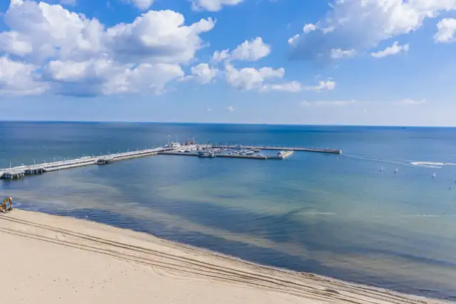 Polskie morze z dziećmi: Ranking, plaże, atrakcje. Wybierz idealne!