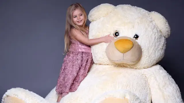 Z czego wykonany jest pluszowy miś? Odkryj tajemnice materiałów!