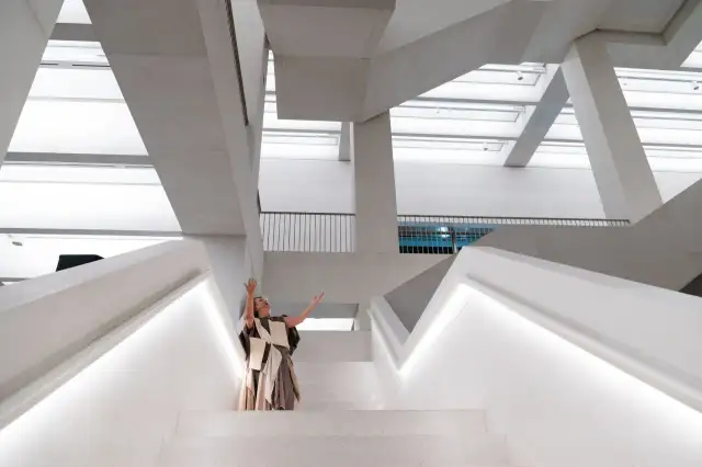 Sztuka nowoczesna w Warszawie: odkryj fascynujące wystawy i galerie