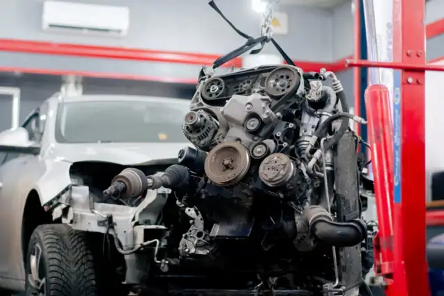 Czy autocasco obejmuje uszkodzenie silnika? Sprawdź, co musisz wiedzieć