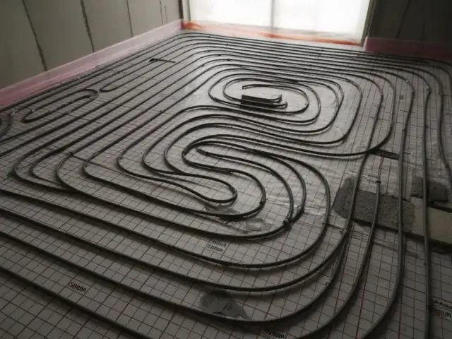 Ile pętli podłogówki potrzebujesz do salonu 30 m², aby zaoszczędzić?