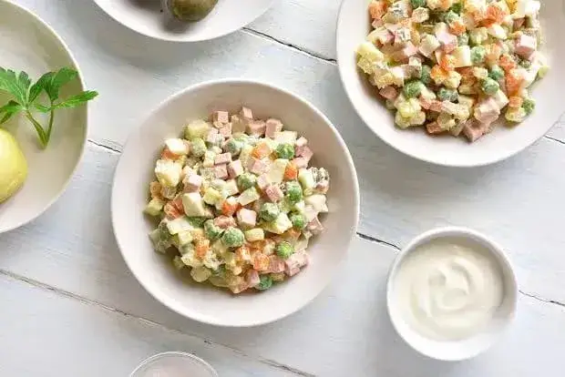 Czy sałatki można mrozić? Sprawdź, co można zamrozić bez straty smaku