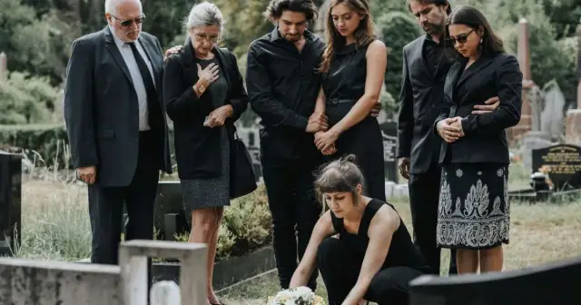 Czy urlop okolicznościowy można wykorzystać po pogrzebie? Sprawdź zasady