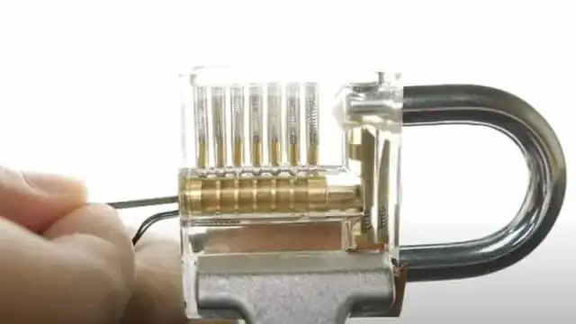 Jak otworzyć drzwi w TLK - proste sposoby, które musisz znać