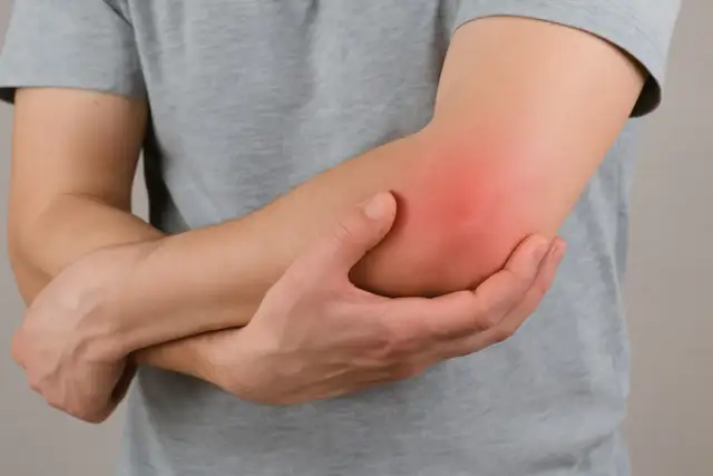 Łokieć tenisisty: Skuteczne ćwiczenia na ulgę i powrót do sprawności