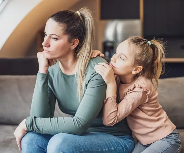 Co powinno niepokoić w rozwoju dziecka? Objawy, które alarmują rodziców