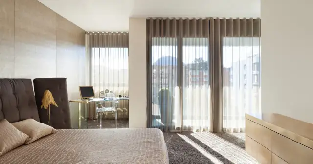 Jak uzyskać idealne fałdy na zasłonach? System Wave & Flex