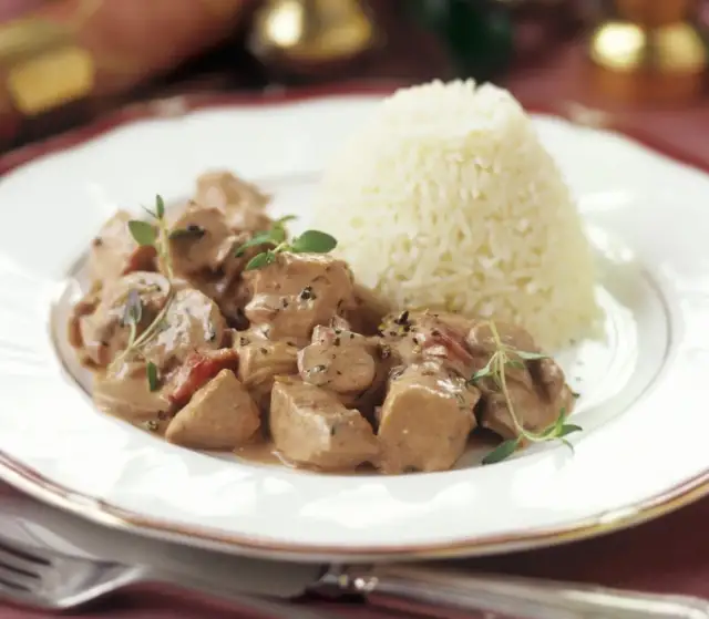 Jakie przyprawy do gulaszu z indyka, by wydobyć pełnię smaku?