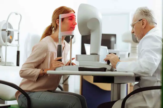 Czym się różni jaskra od zaćmy? Kluczowe objawy i zagrożenia dla wzroku