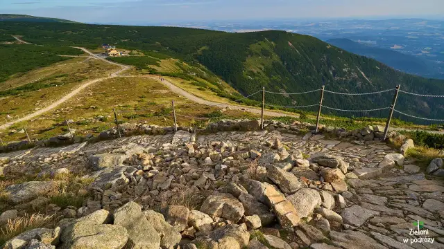 Śnieżka z Karpacza: Porównanie szlaków. Wybierz swój idealny!