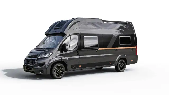 Elegancki, ciemnoszary camper dwuosobowy z podnoszonym dachem i drewnianymi akcentami. Idealny na podróże we dwoje.