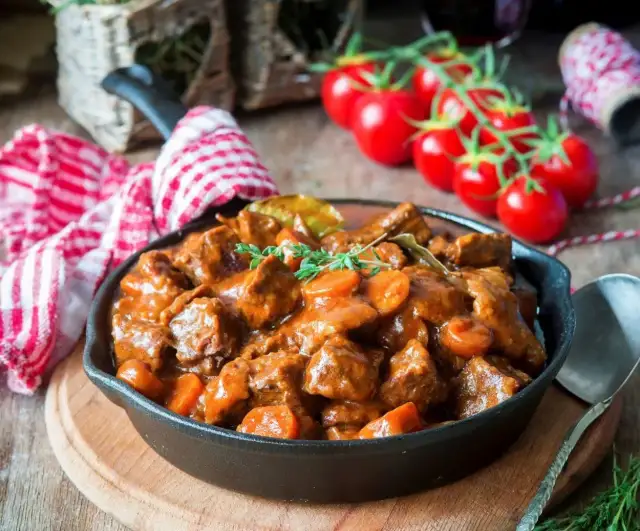 Jak zrobić gulasz z wołowiny, aby był miękki i pełen smaku