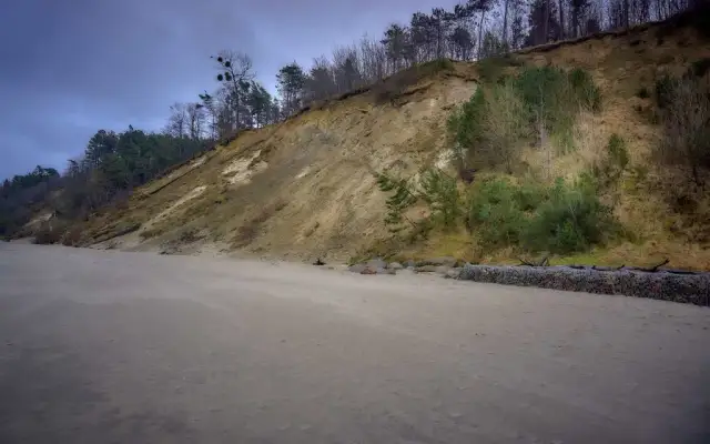 Gdzie zjeść w Jastrzębiej Górze poza sezonem? Oto sprawdzone miejsca