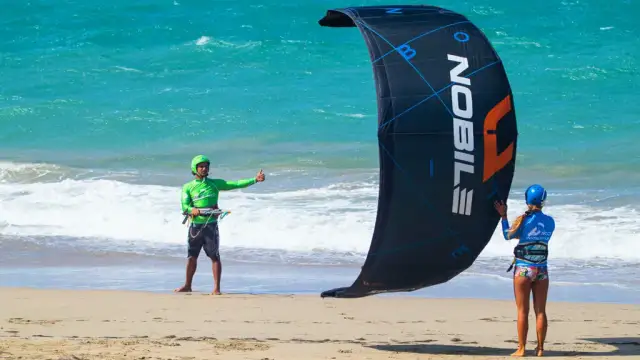 Kitesurfing: Ile kosztuje start? Pełny kosztorys i porady finansowe