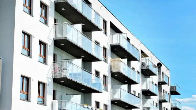 Jak zapisać adres mieszkania w bloku, aby uniknąć problemów z dostawą