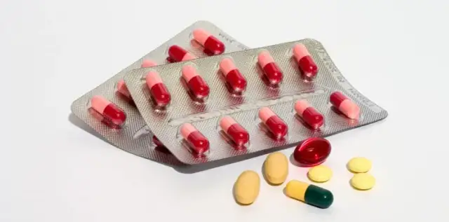 Leki na cholesterol: rano czy wieczorem? Sprawdź najlepszą porę!