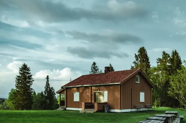 Ogrzewanie starego drewnianego domu: Jaki system wybrać?