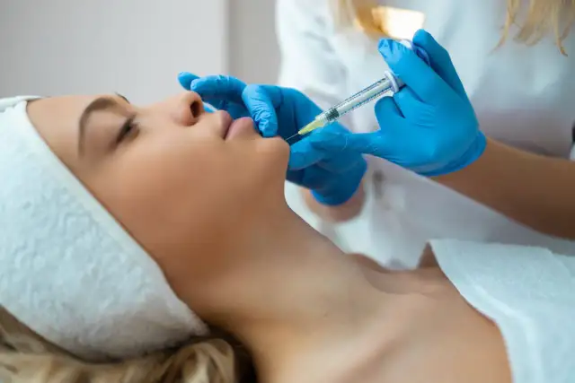 Jak wstrzyknąć kwas hialuronowy - krok po kroku do pięknej skóry