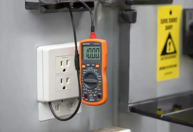 Jak zmierzyć prąd w gniazdku i uniknąć niebezpieczeństw elektrycznych