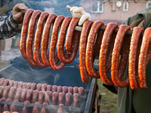 Jak przygotować kiełbasę do wędzenia - proste kroki, które musisz znać