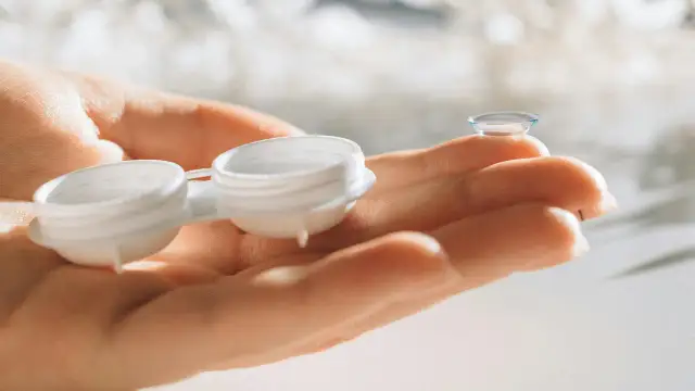 Dobór soczewek kontaktowych: Przewodnik Ksawerego Michalskiego